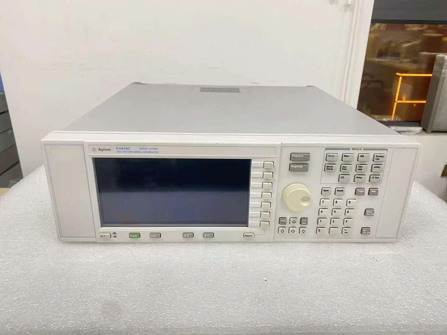 Repair Case: Agilent E4428C Signal Generator